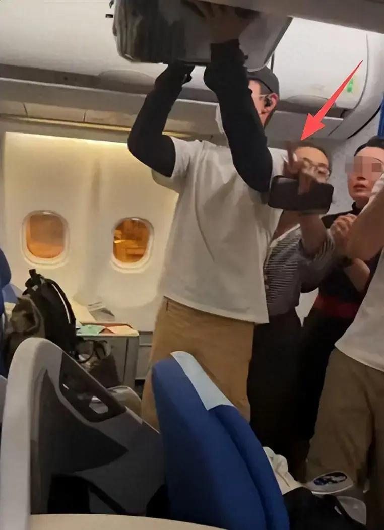 11月明星热点,_明星隐私权保护_公共场合拍摄界限