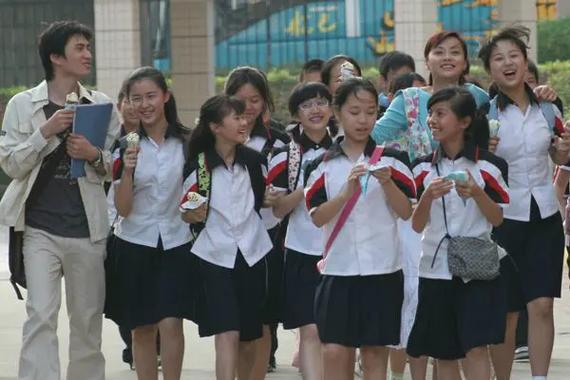 白色丝袜诱惑观看_白色的女孩在线观看_日本动漫女孩白色幽灵