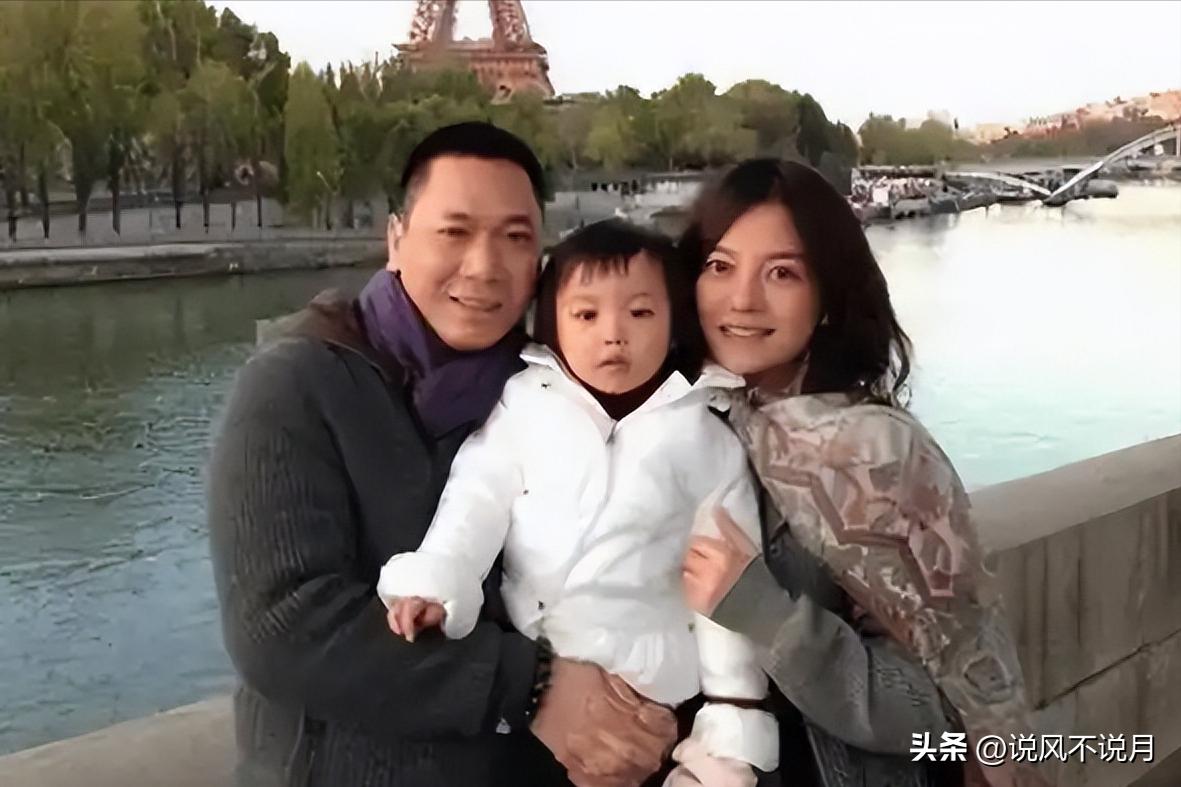 赵薇现在还在娱乐圈吗_赵薇被封杀后女儿复出_赵薇被执行冻结股权事件