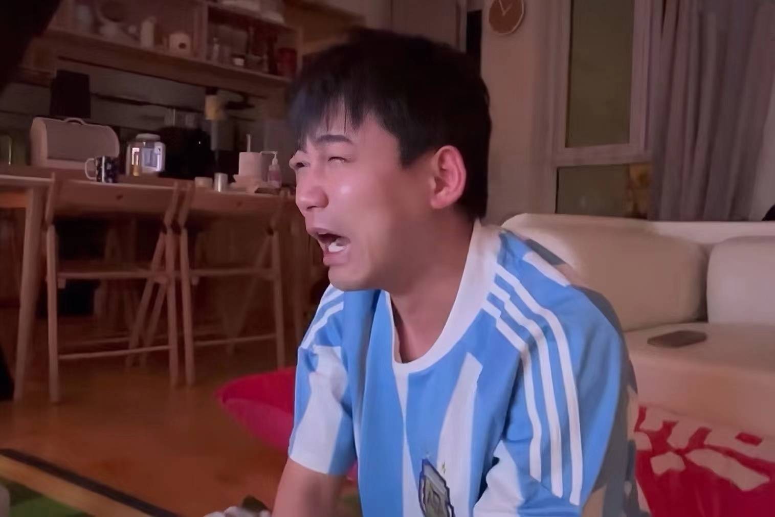 梅西世界杯夺冠娱乐圈反应_明星祝贺梅西蹭热点的文案怎么写,_梅西加冕球王